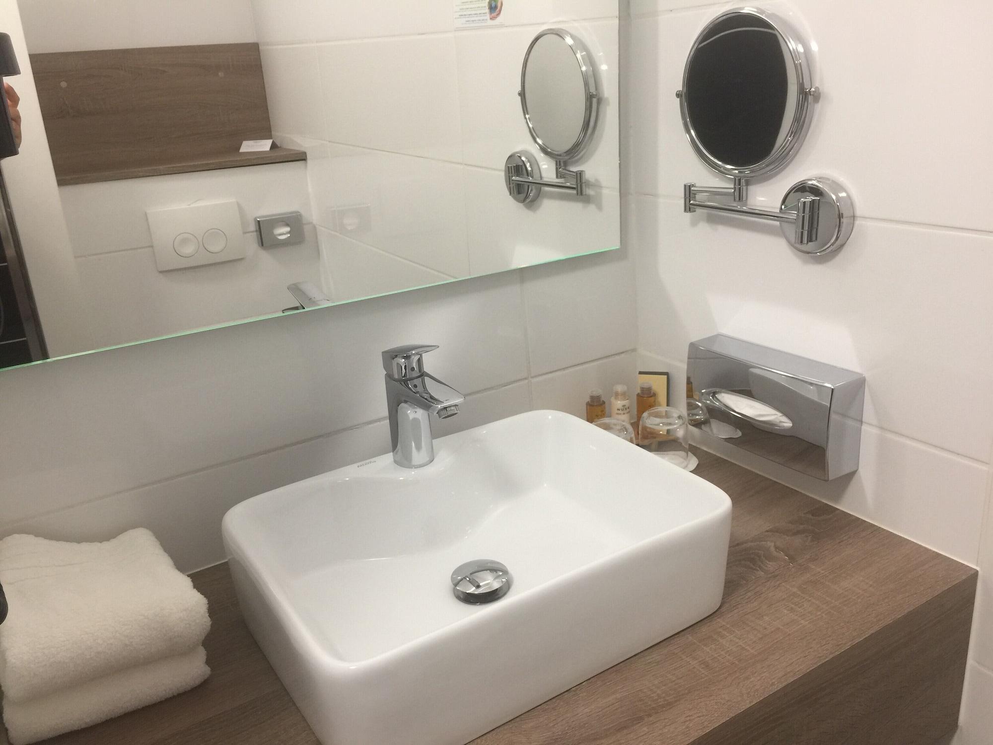 Best Western Le Vauban Prades  Exteriör bild